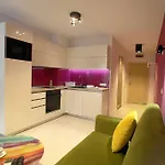 Magenta Apartment With Free Wifi