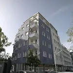 Magenta Apartment With Free Wifi