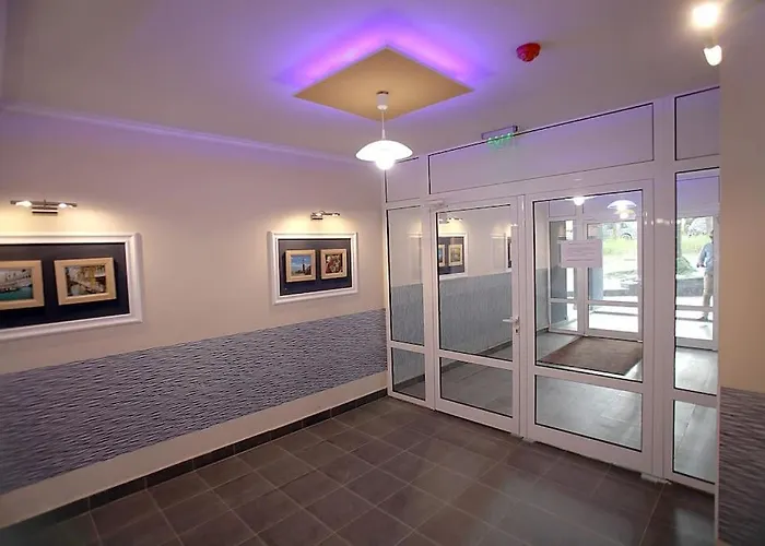 Magenta Apartment With Free Wifi